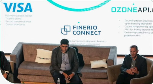 Equipo de Finerio Connect en un panel sobre Open Finance